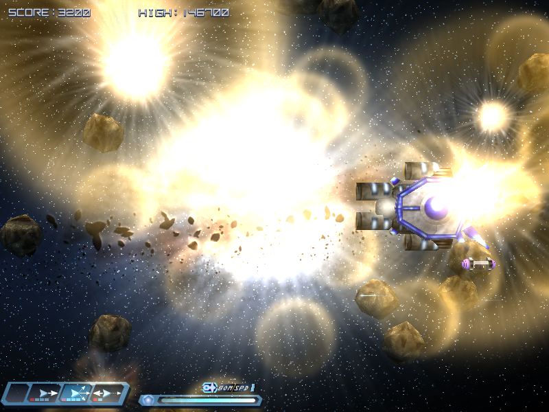 ボムは画面全体を攻撃できる上に自機が画面から消えるので回避にも役立つ