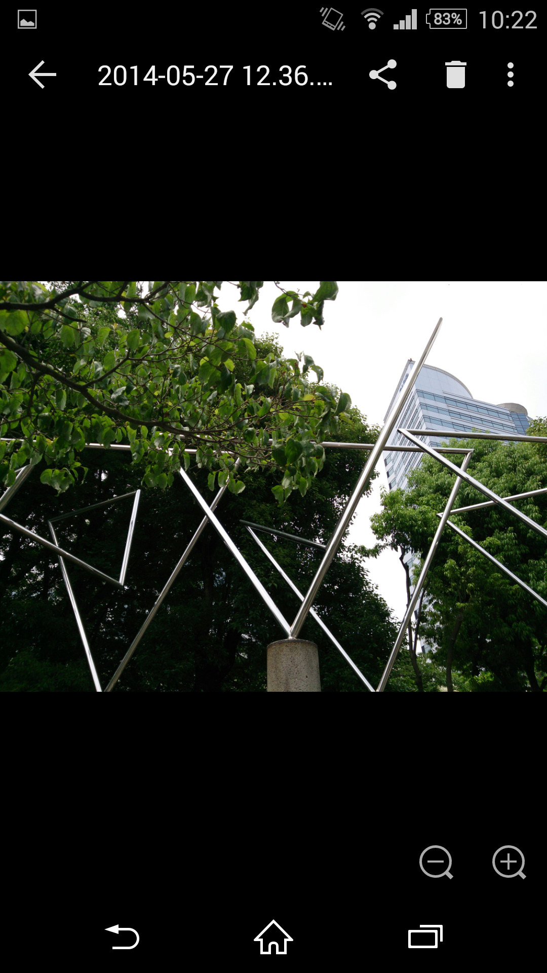 詳細画面ではタッチ操作で画像を拡大・縮小したり、回転させて閲覧できる