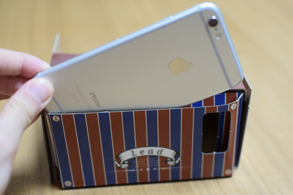 スマートフォンを挿して使用する