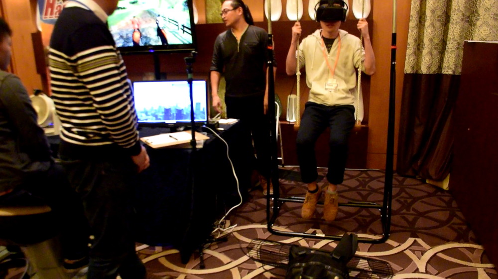 「Urban Coaster HARD MODE」の体験装置。大掛かりだが、ひとつひとつの装置は高価ではないところもポイントだ