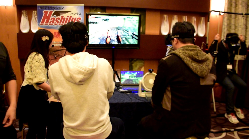 このように馬にまたがっているような状態が没入感を増す