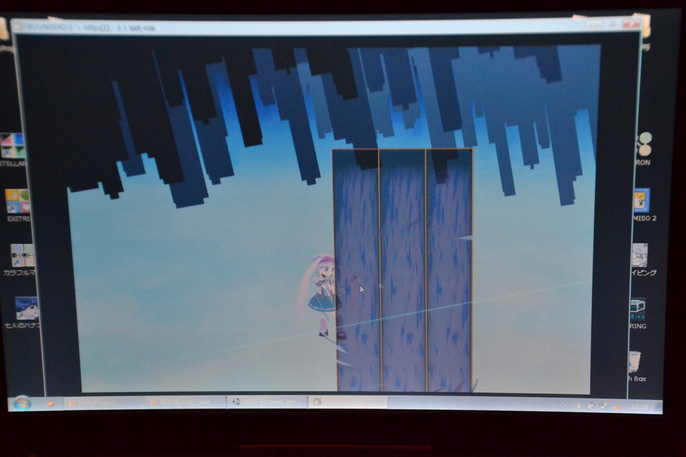 マウスで自在に斬る感覚が既に爽快。しかし空中を滑空して進むアクションはなかなか手ごわそうだ