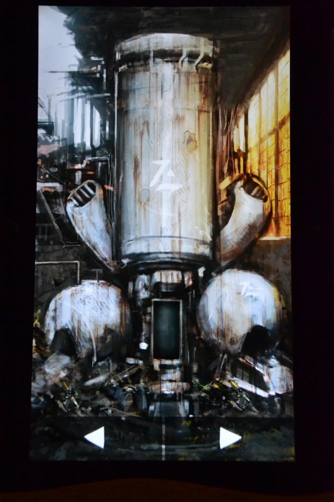 PC版の謎を解くために、スマートフォンアプリや同人誌など他のメディアが絡んでくる。1つ1つでも遊べるものにはなるという（右はスマートフォンアプリ）