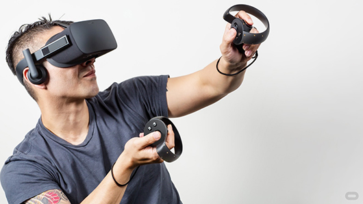 手の位置や指の動きをトラッキングできるリング型のコントローラー“Oculus Touch”