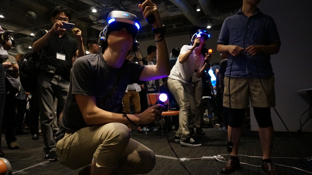 つもりなのだが端から見るとしゃがんでいるだけだ