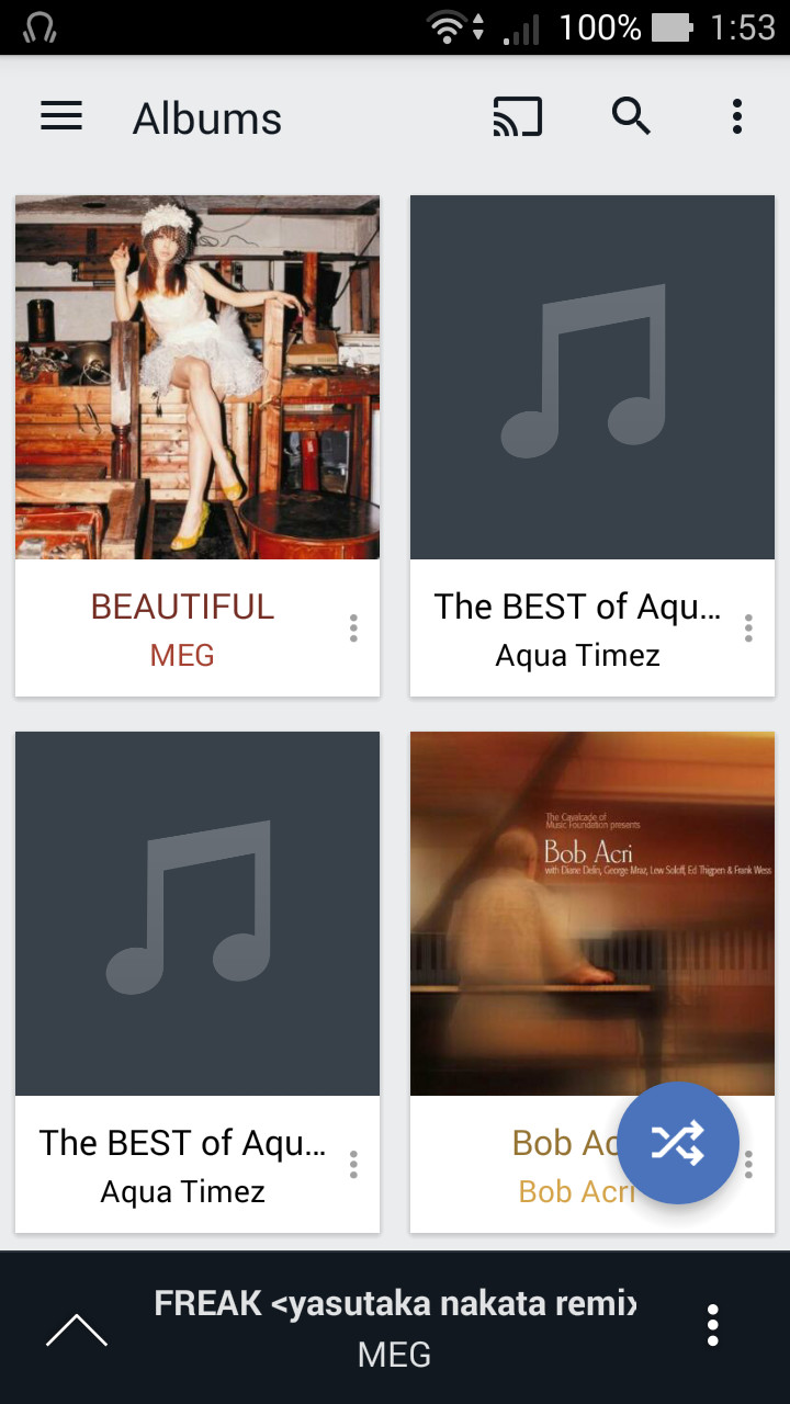 起動画面の［Albums］画面には、端末内とオンラインストレージ上の楽曲のアルバムが一覧表示される