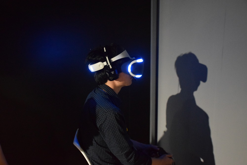 青いLEDが美しい