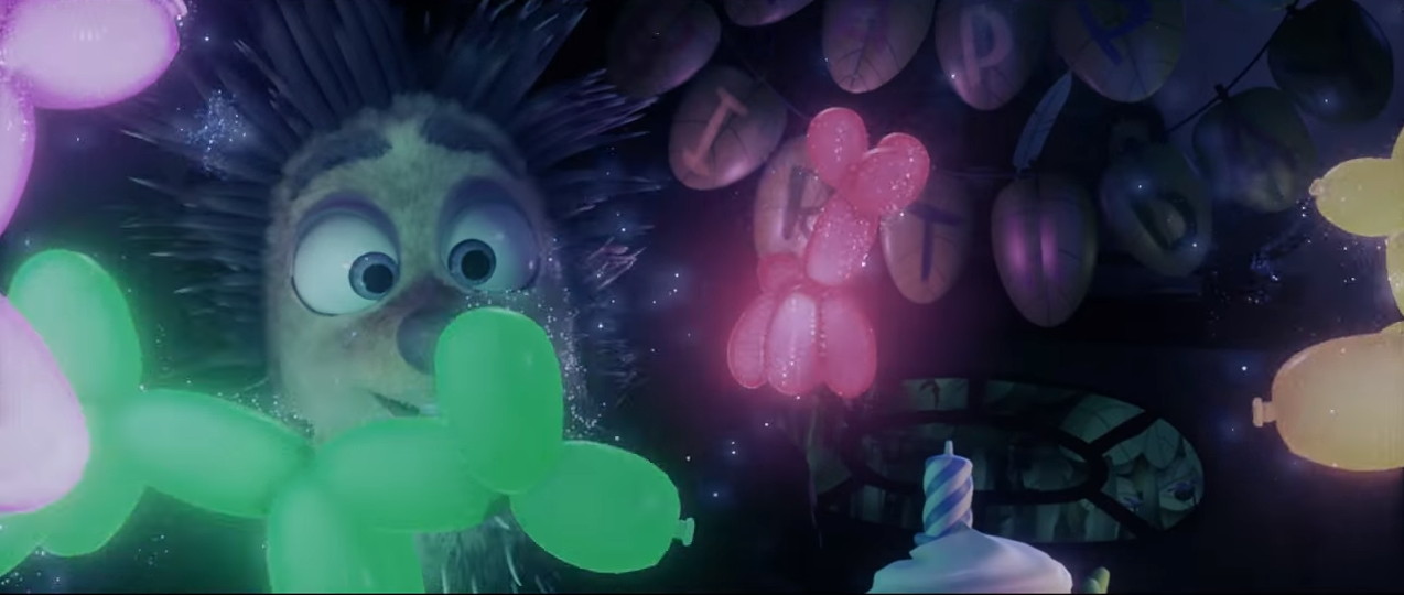 風船でできた犬たちが現れ、楽しい誕生日に