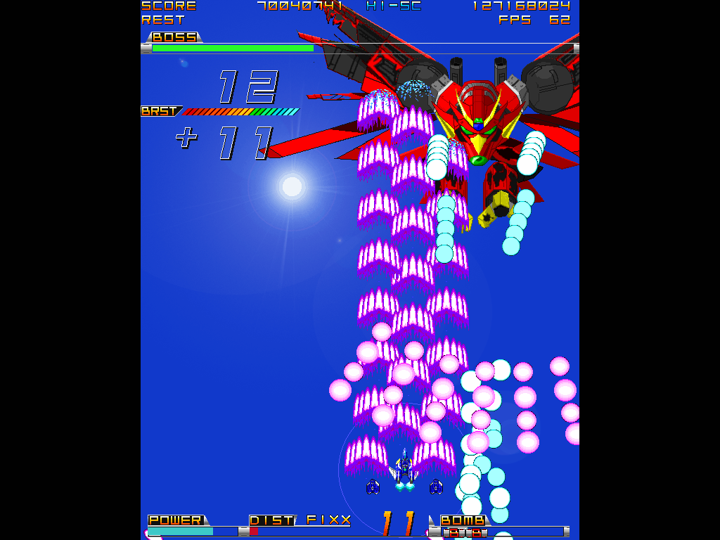 敵弾を近くで避けるほど、スコア的にも攻略的にもメリットがある。ただし弾幕で回避不能になるまで頑張らないこと