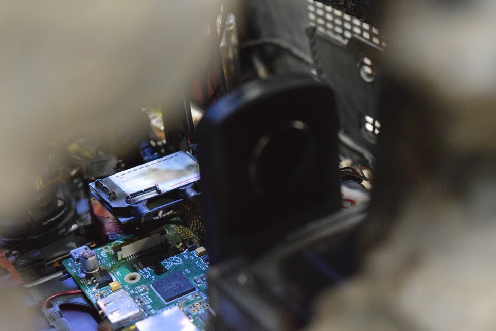 THETA Sが中に突き刺さっている