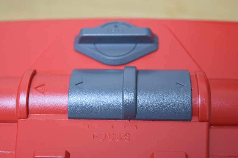 なんと嬉しいIPDとレンズの調整機構つき