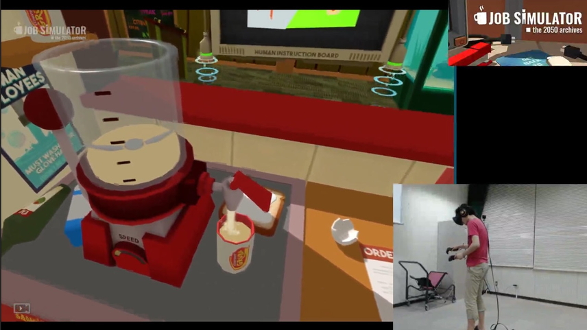 スムージーを作っている様子。ベーコンと牛乳と人参を入れてみた。味は知らない